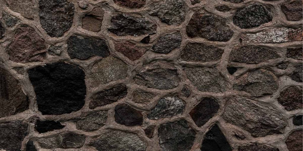 This picture shows what dark fieldstone looks like when used to build a wall.